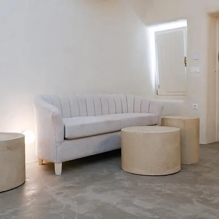 Naos Apartament *
