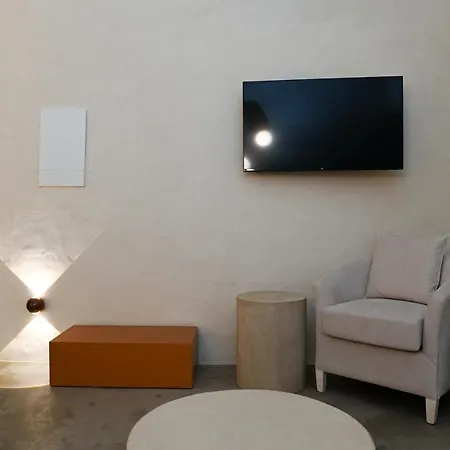 Naos Apartament *